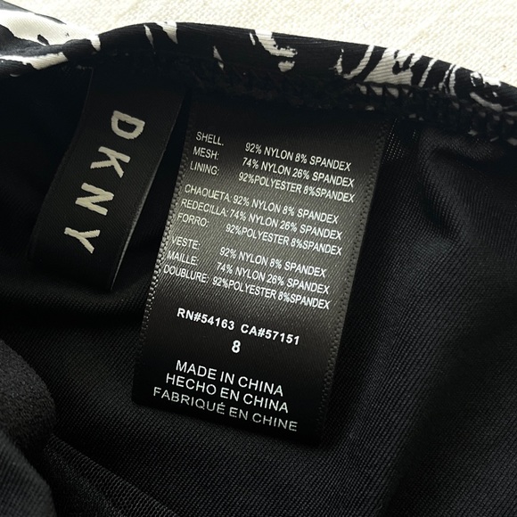 DKNY Women’s One Piece Swimsuit. Black and White Size 8!! - Picture 3 of 7